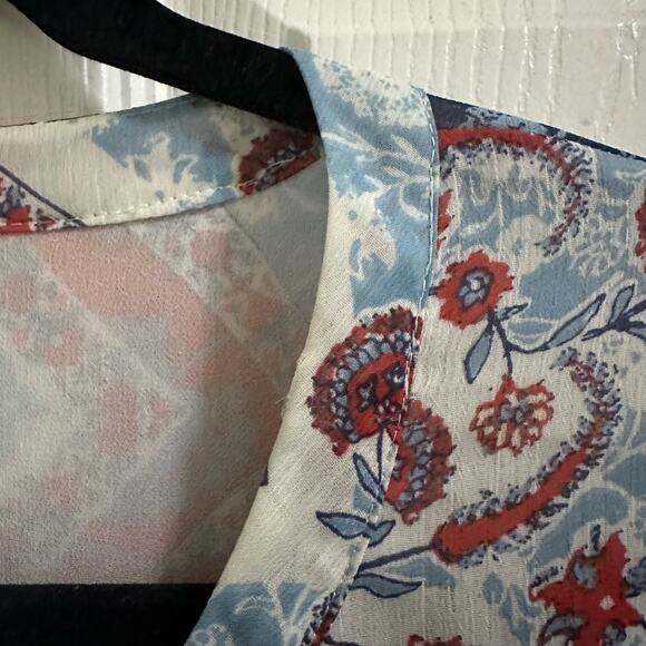 💥Daniel Rainn Gleeson Tab Sleeve Pleated Front Blue Red Floral Popover Blouse M - Picture 11 of 14